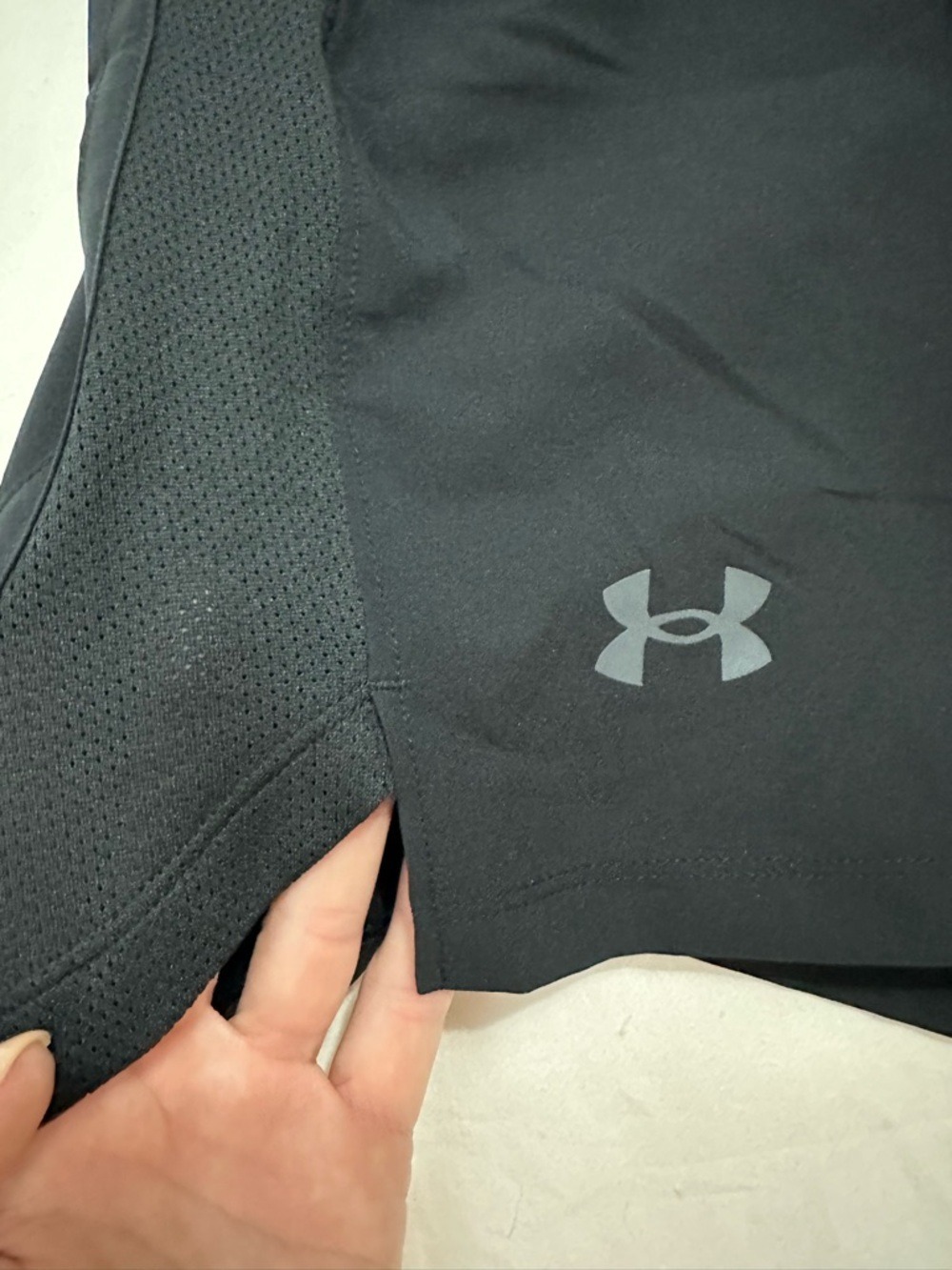 WOMENS UNDER ARMOUR HEATGEAR 7” BLACK LOGO SHORTS LARGE ATHLETIC ATHLEISURE GYM - Picture 8 of 11